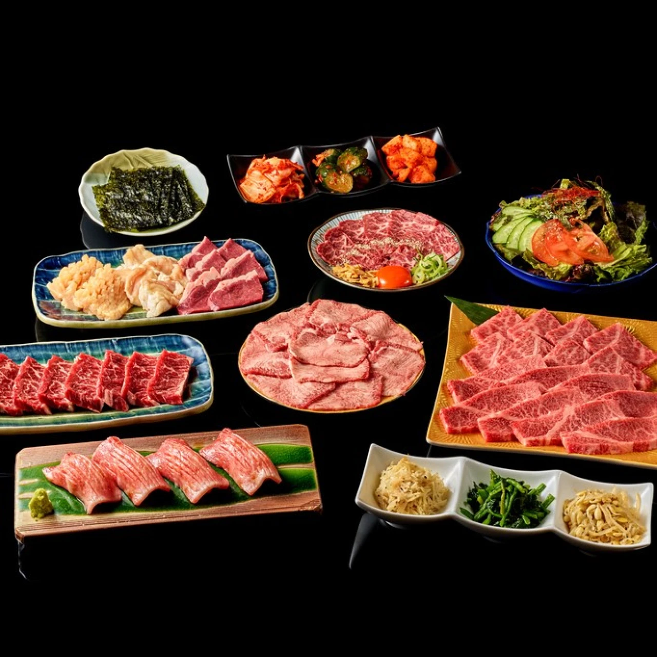 「最受欢迎的 1 号菜：14 道菜菜单，包括招牌菜 "香煎里脊肉"、特制咸舌、特制排骨、特制里脊肉和香煎和牛寿司。」